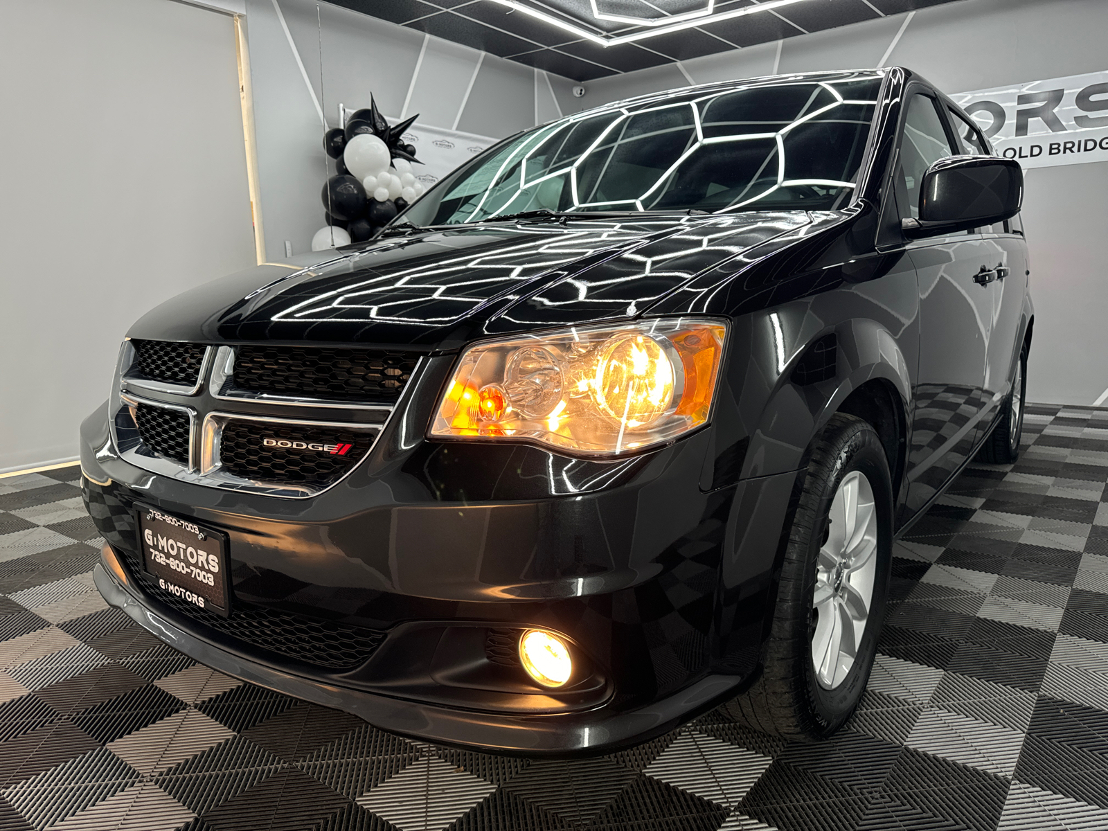 2019 Dodge Grand Caravan Passenger SXT Minivan 4D 17