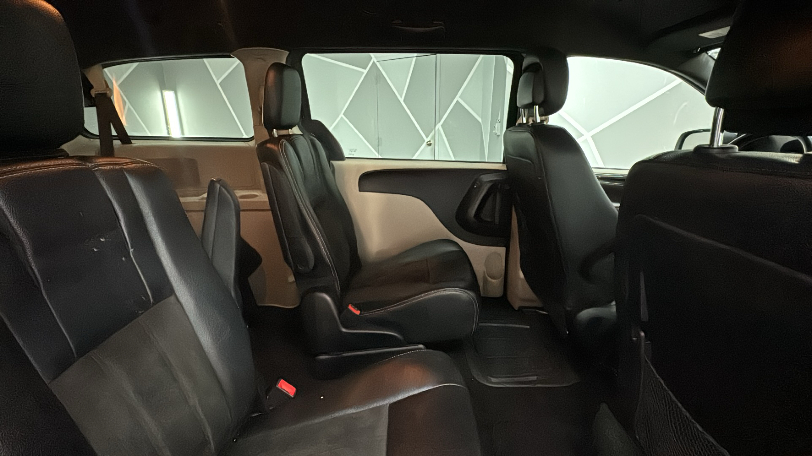 2019 Dodge Grand Caravan Passenger SXT Minivan 4D 24