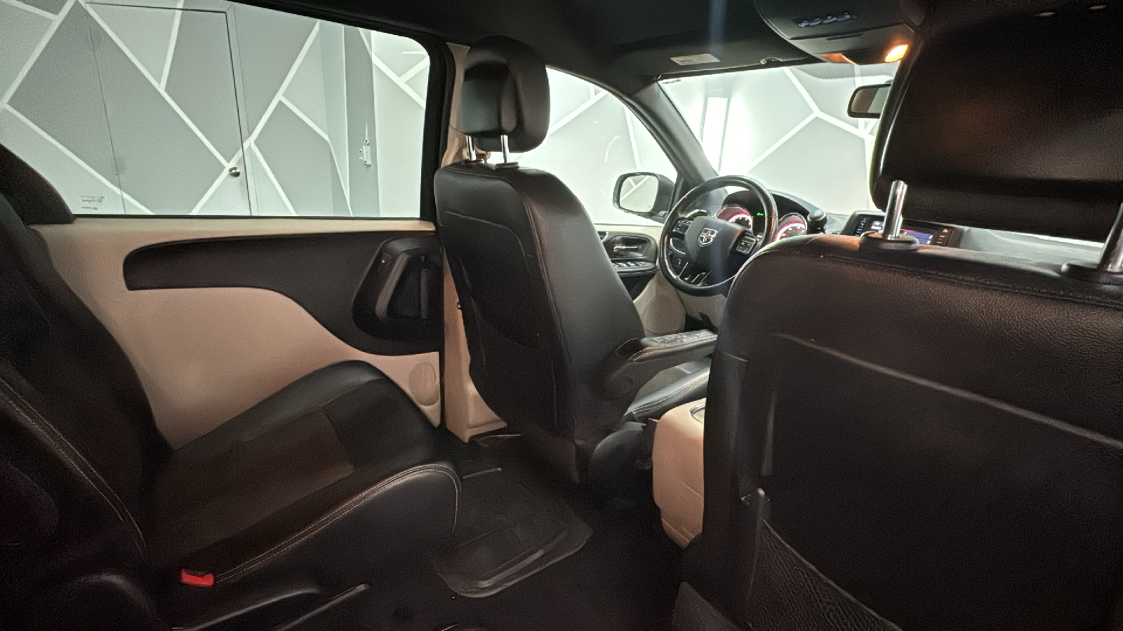 2019 Dodge Grand Caravan Passenger SXT Minivan 4D 26