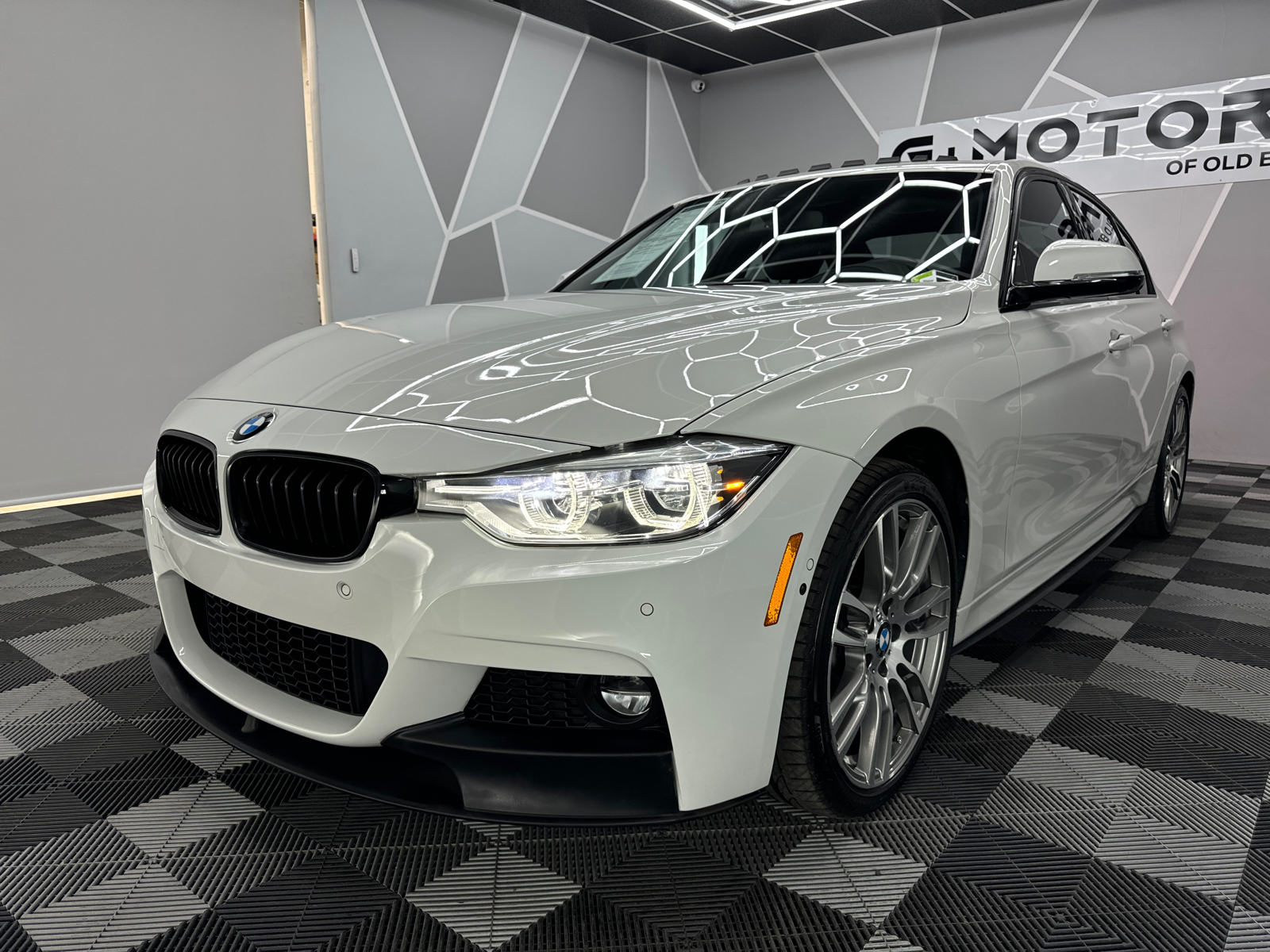 2018 BMW 3 Series  1