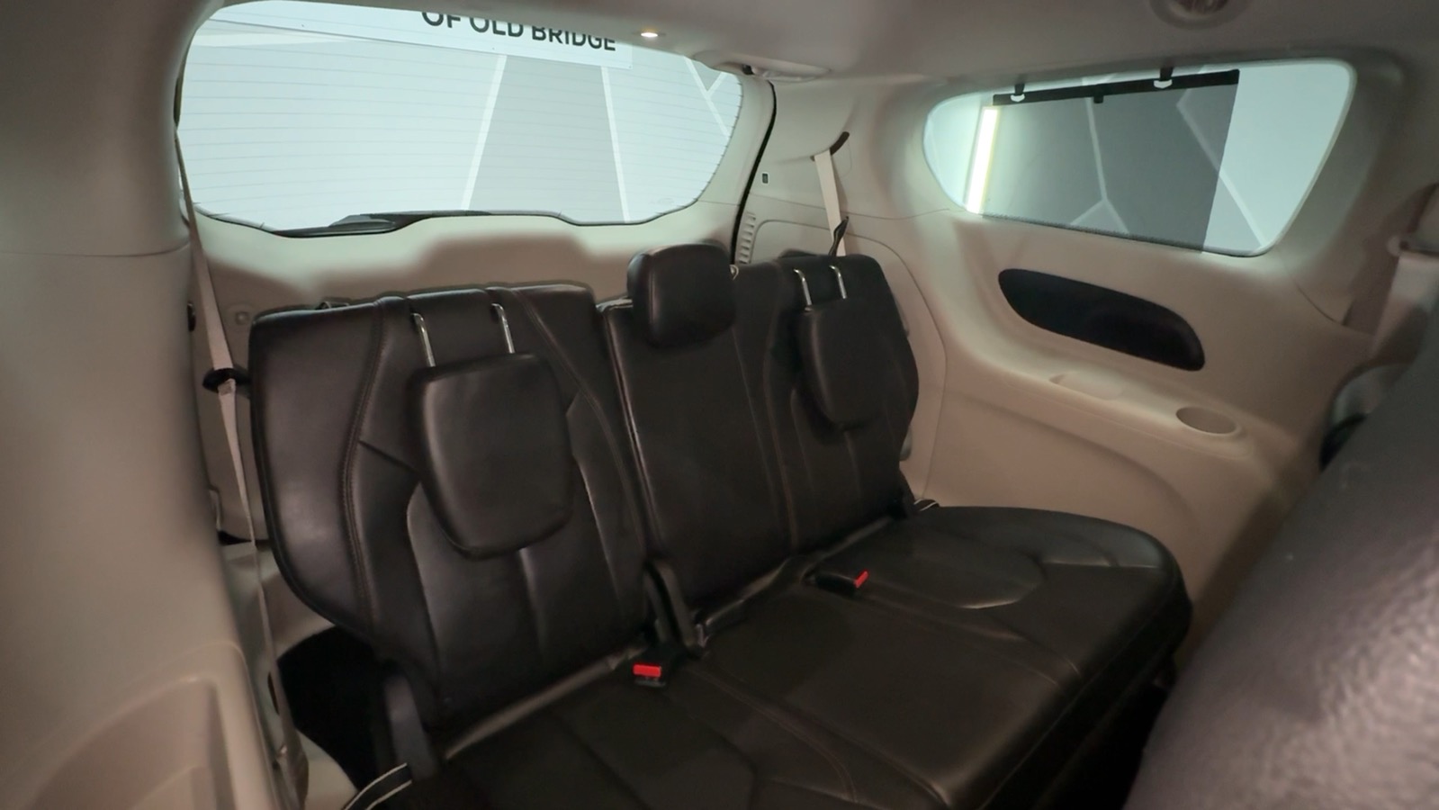 2017 Chrysler Pacifica Touring-L Minivan 4D 29