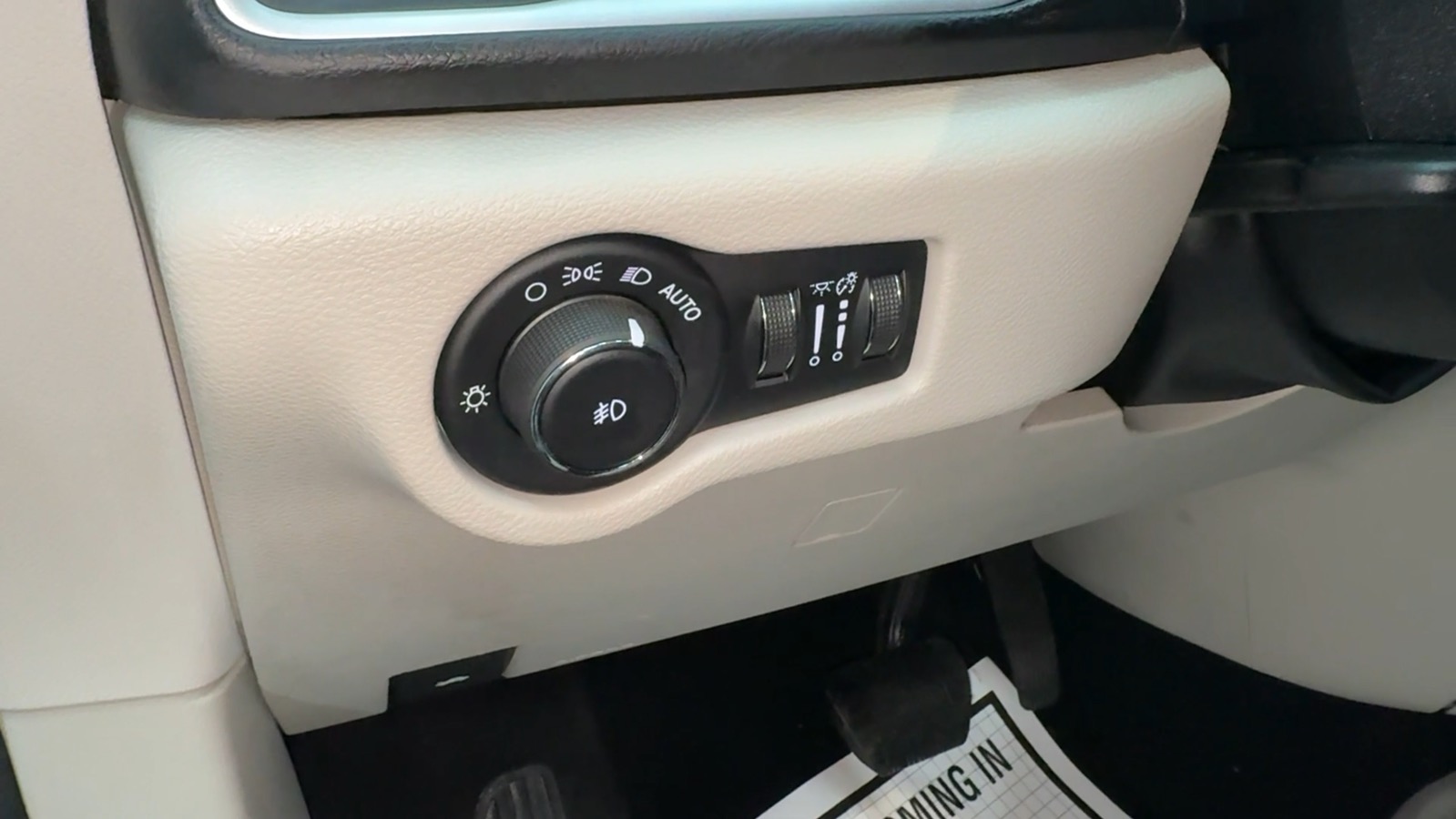 2017 Chrysler Pacifica Touring-L Minivan 4D 35