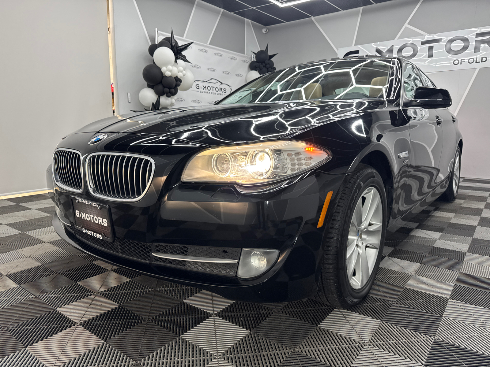 2012 BMW 5 Series 528i xDrive Sedan 4D 1