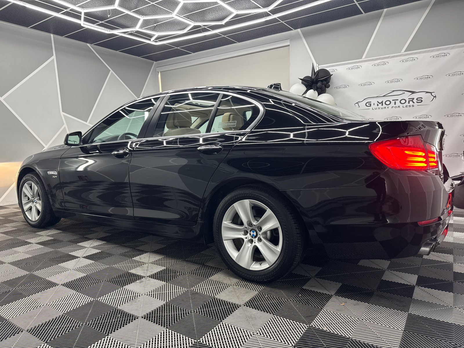 2012 BMW 5 Series 528i xDrive Sedan 4D 4