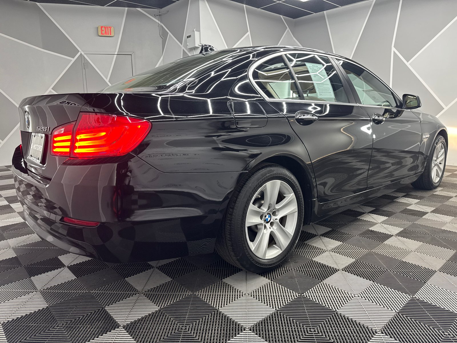 2012 BMW 5 Series 528i xDrive Sedan 4D 10