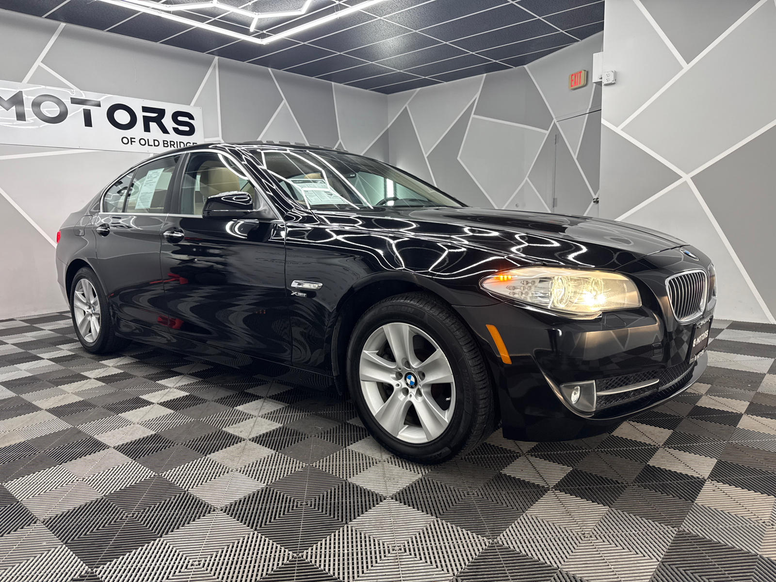 2012 BMW 5 Series 528i xDrive Sedan 4D 12