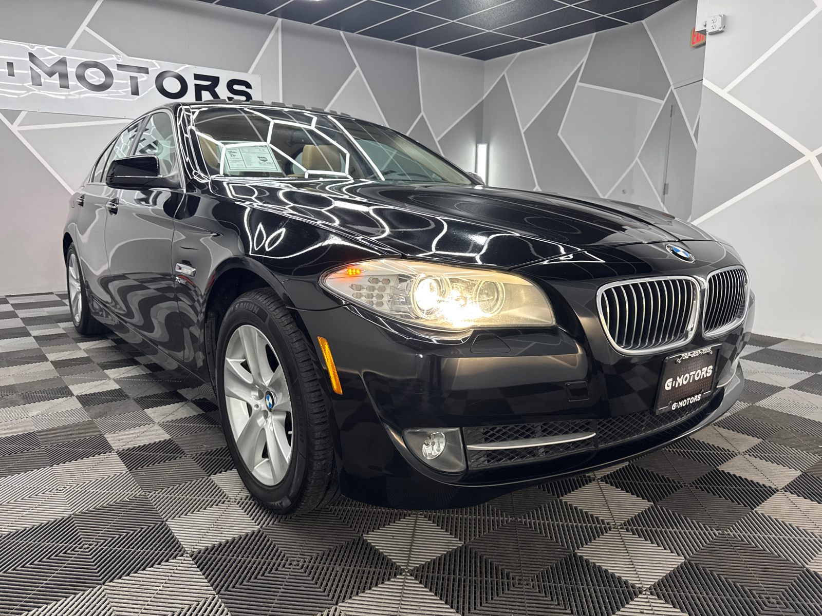 2012 BMW 5 Series 528i xDrive Sedan 4D 13