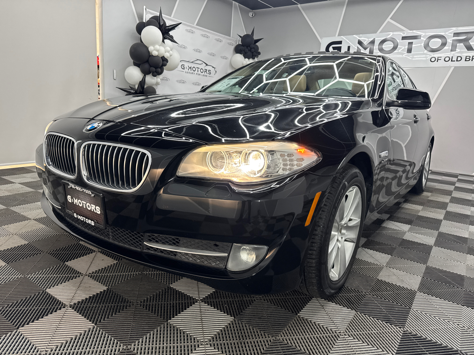 2012 BMW 5 Series 528i xDrive Sedan 4D 17