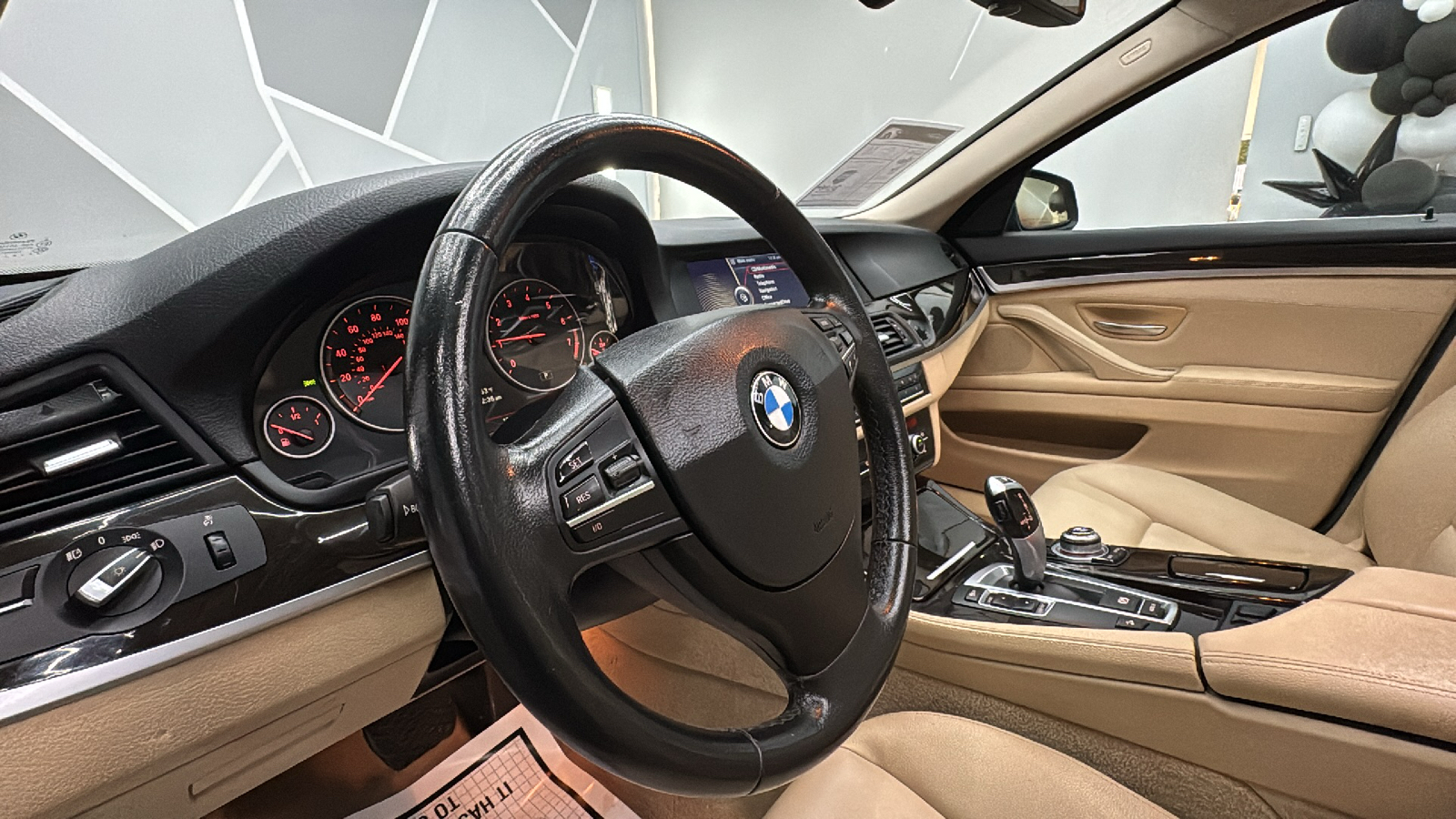 2012 BMW 5 Series 528i xDrive Sedan 4D 38