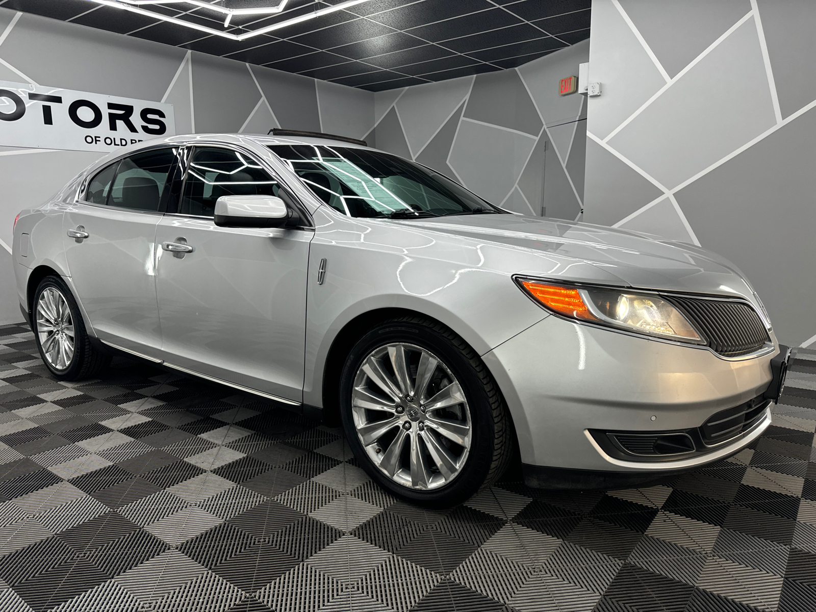 2014 Lincoln MKS EcoBoost Sedan 4D 12