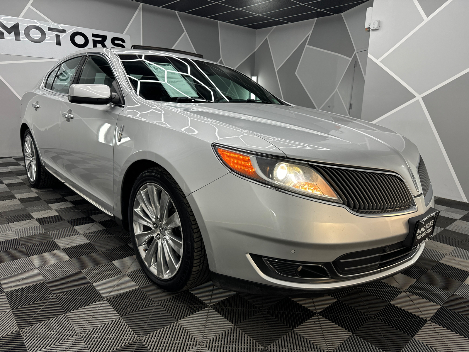 2014 Lincoln MKS EcoBoost Sedan 4D 13