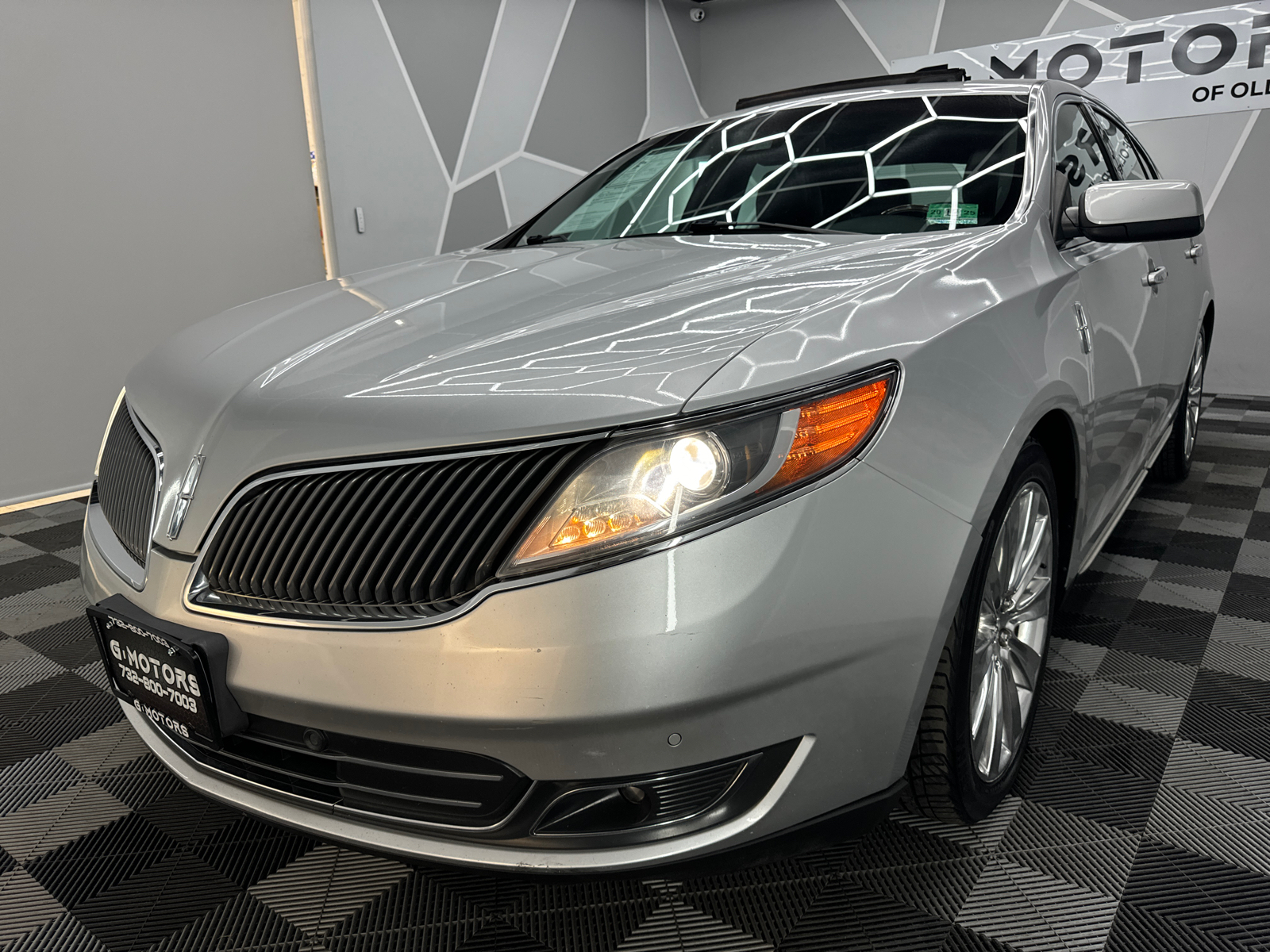 2014 Lincoln MKS EcoBoost Sedan 4D 17