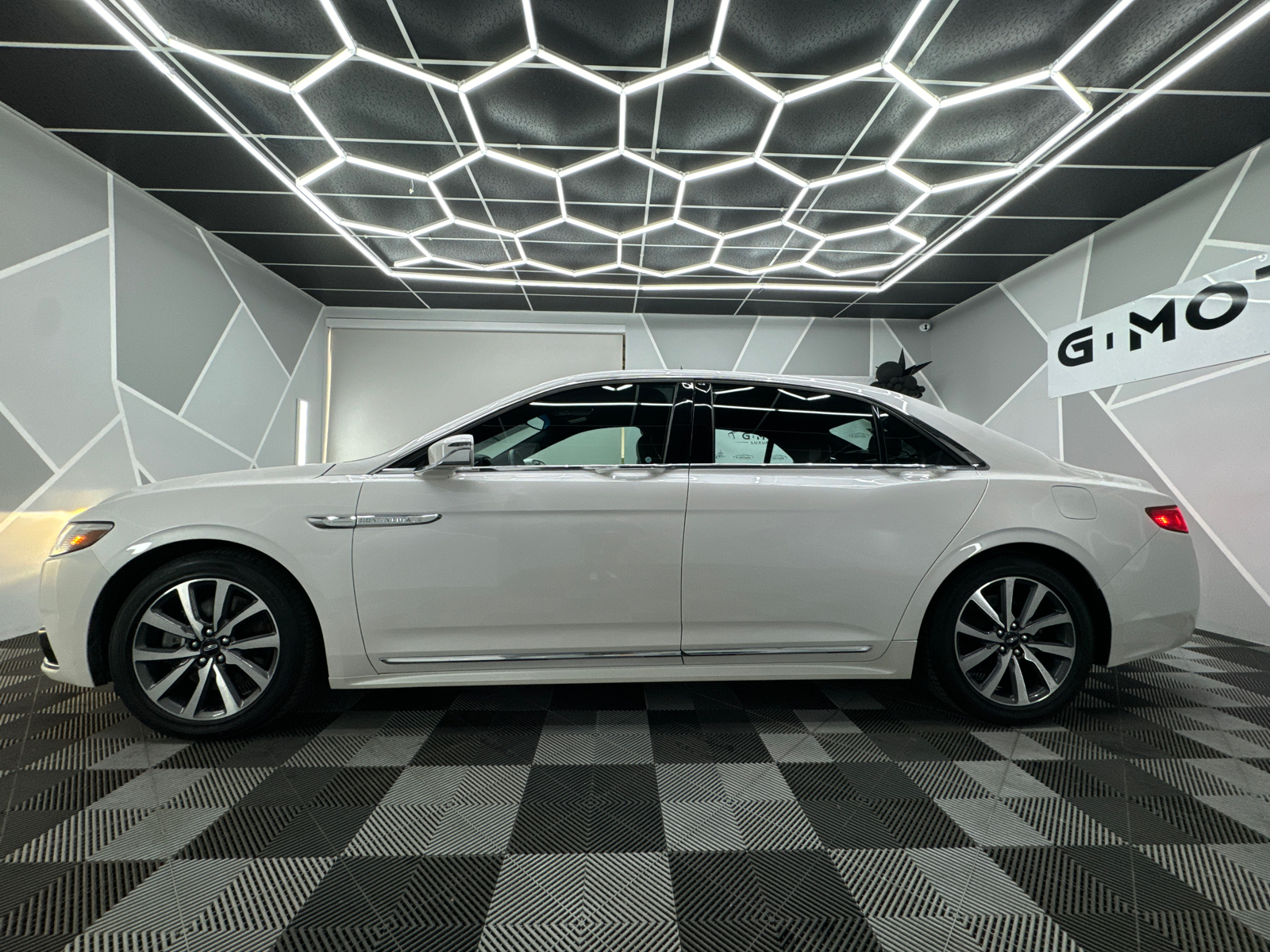 2019 Lincoln Continental  3