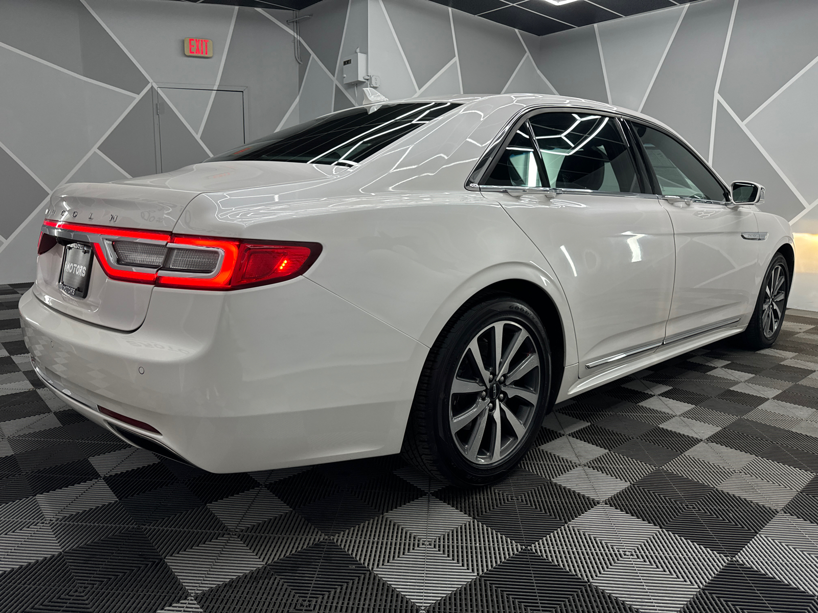 2019 Lincoln Continental  10