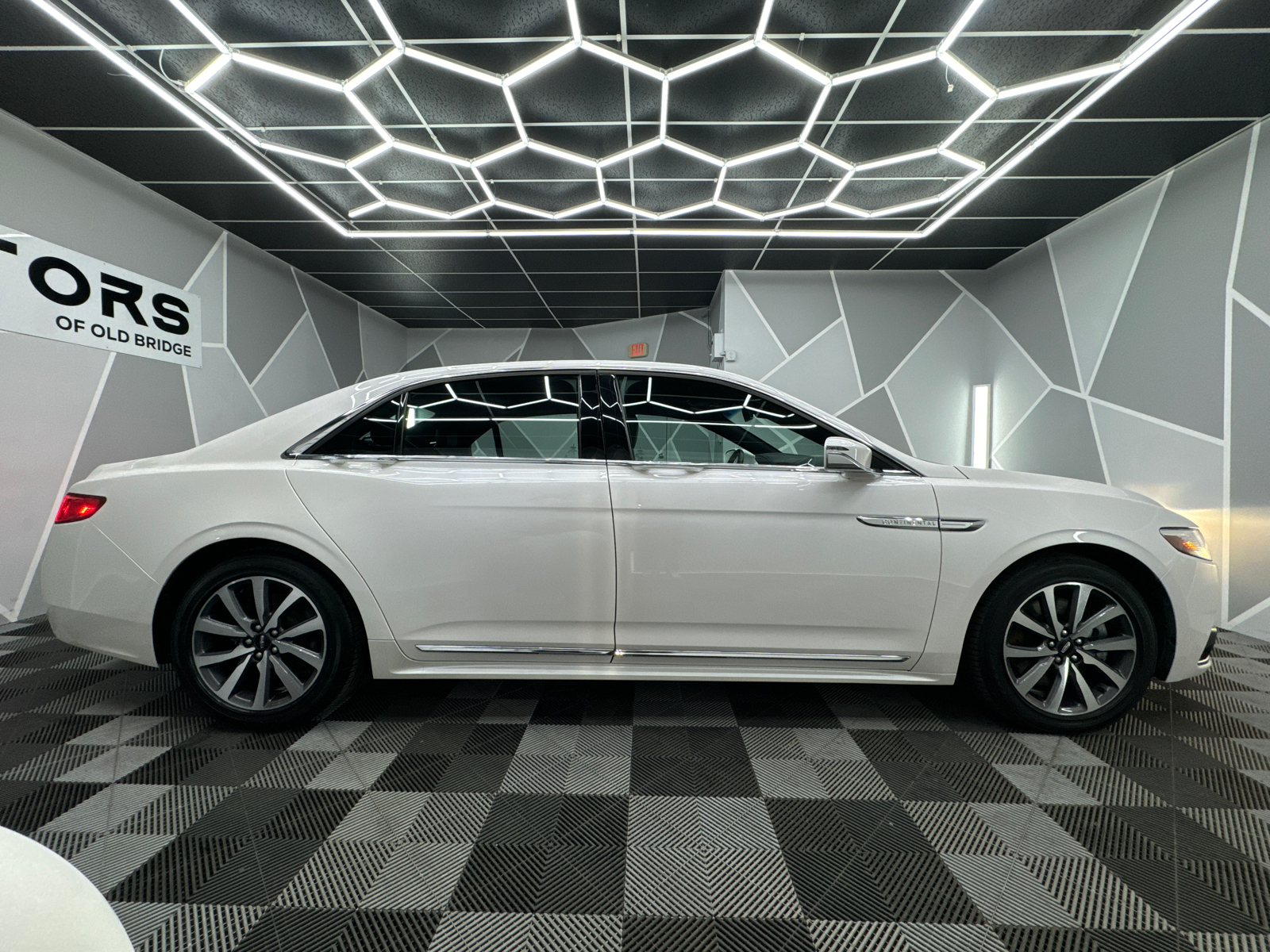 2019 Lincoln Continental  11