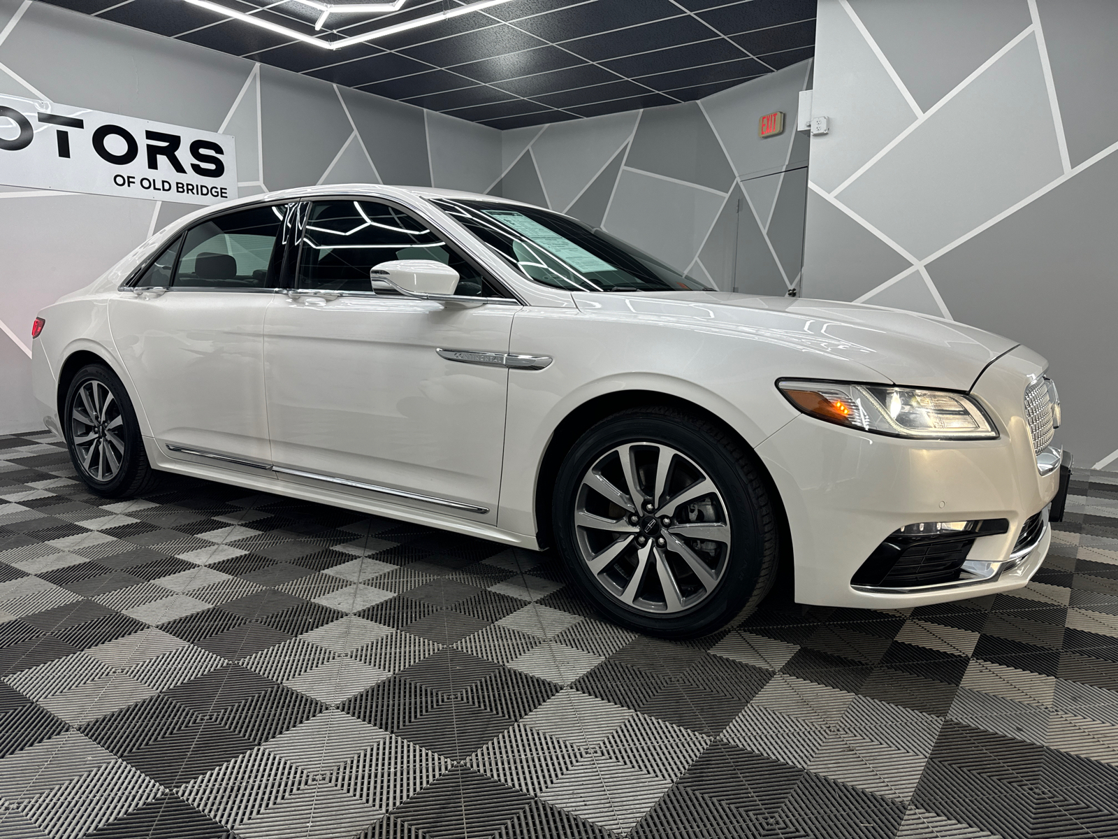 2019 Lincoln Continental  12