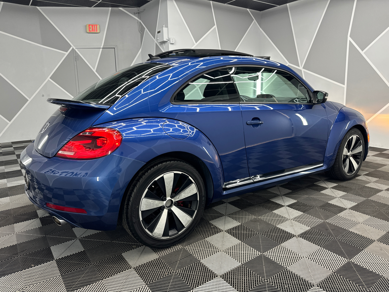 2013 Volkswagen Beetle Turbo Hatchback 2D 10