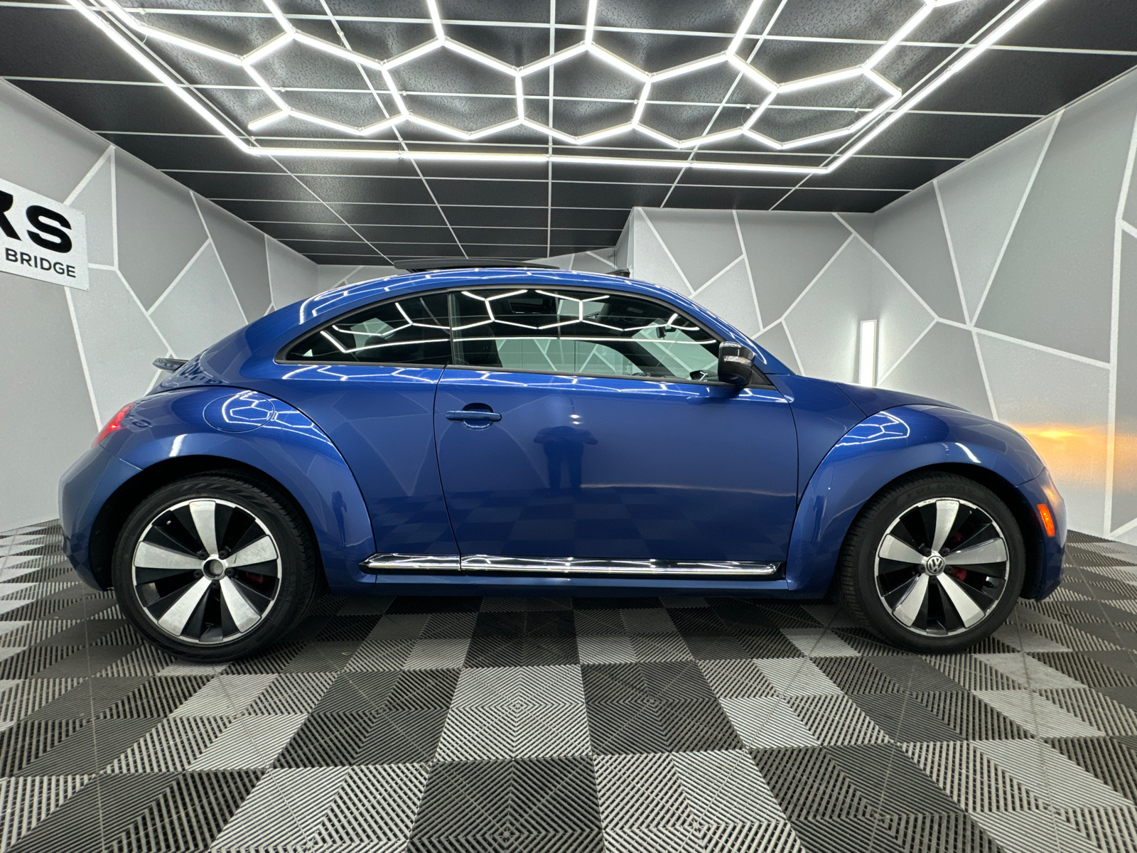 2013 Volkswagen Beetle Turbo Hatchback 2D 11