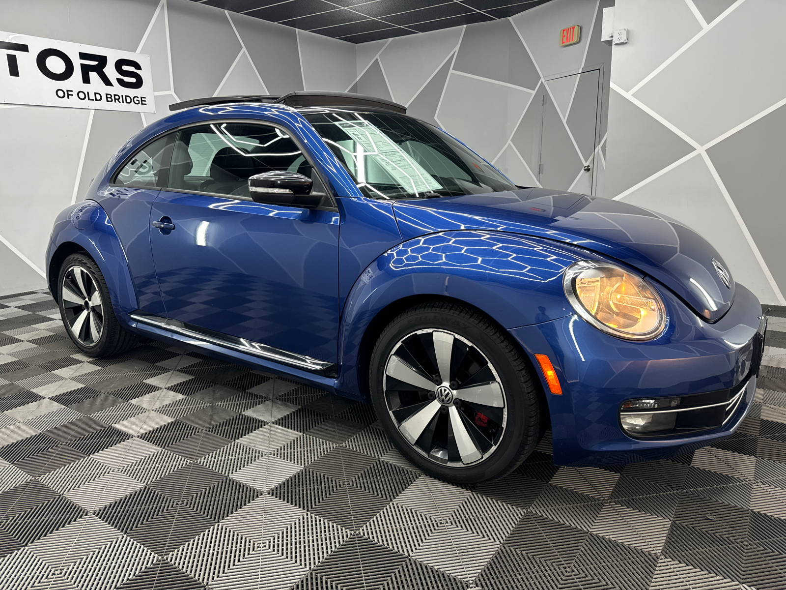 2013 Volkswagen Beetle Turbo Hatchback 2D 12