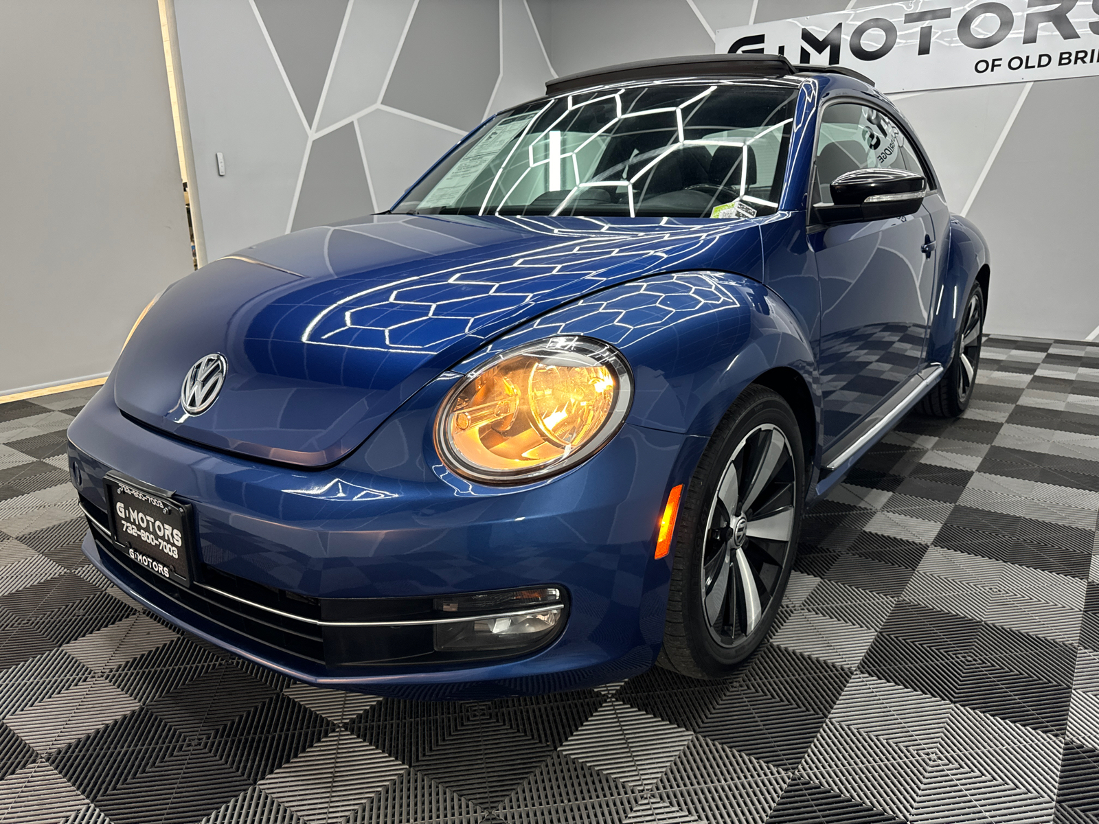 2013 Volkswagen Beetle Turbo Hatchback 2D 17