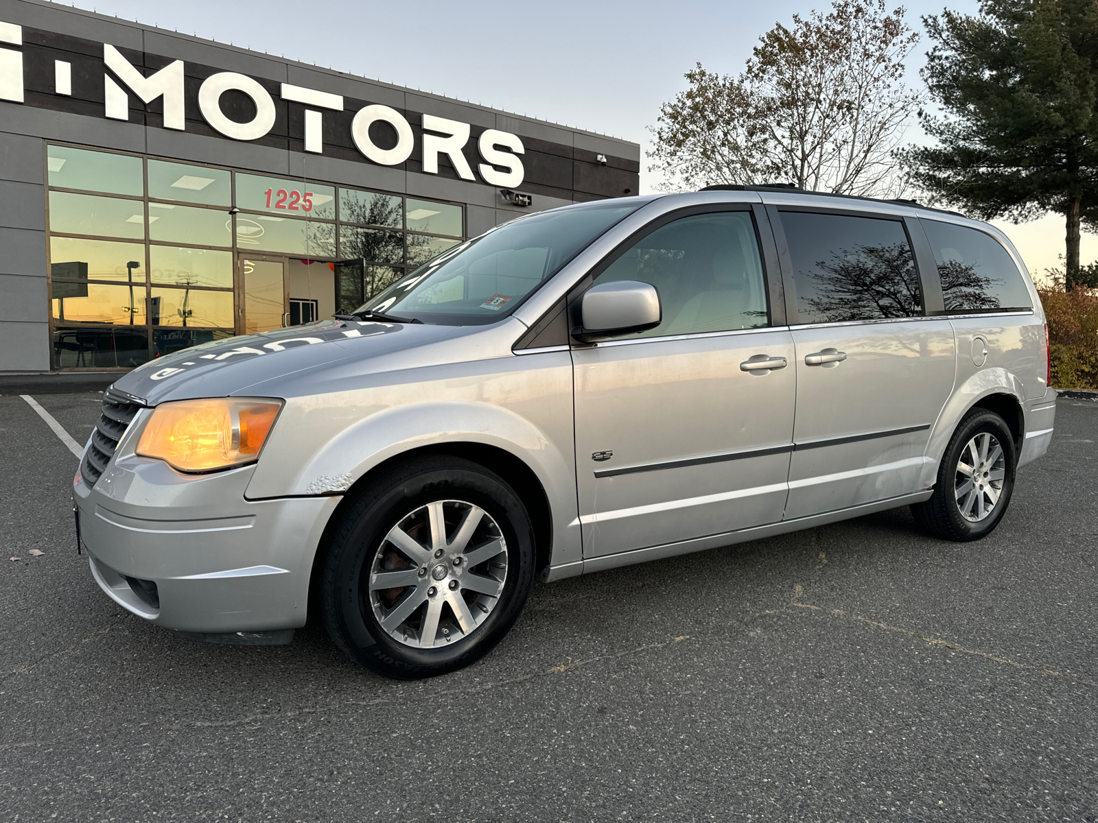 2009 Chrysler Town and Country  2