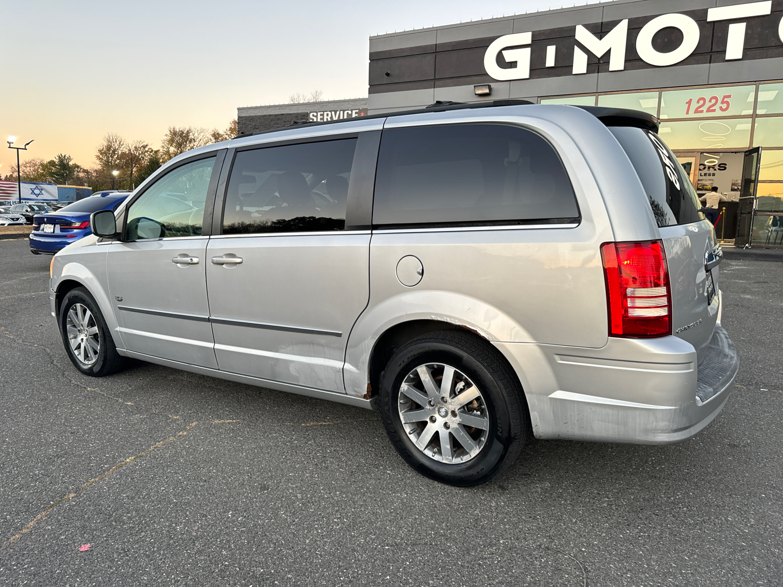 2009 Chrysler Town and Country  4