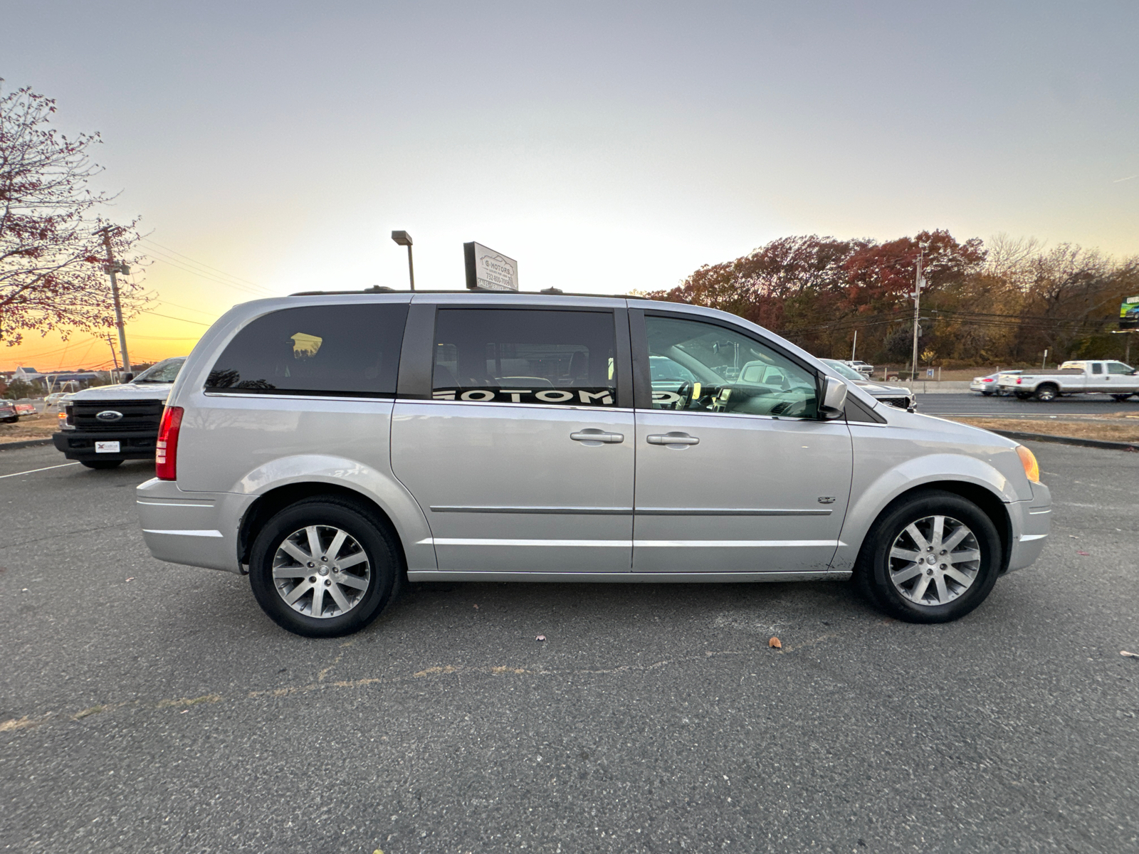 2009 Chrysler Town and Country  11