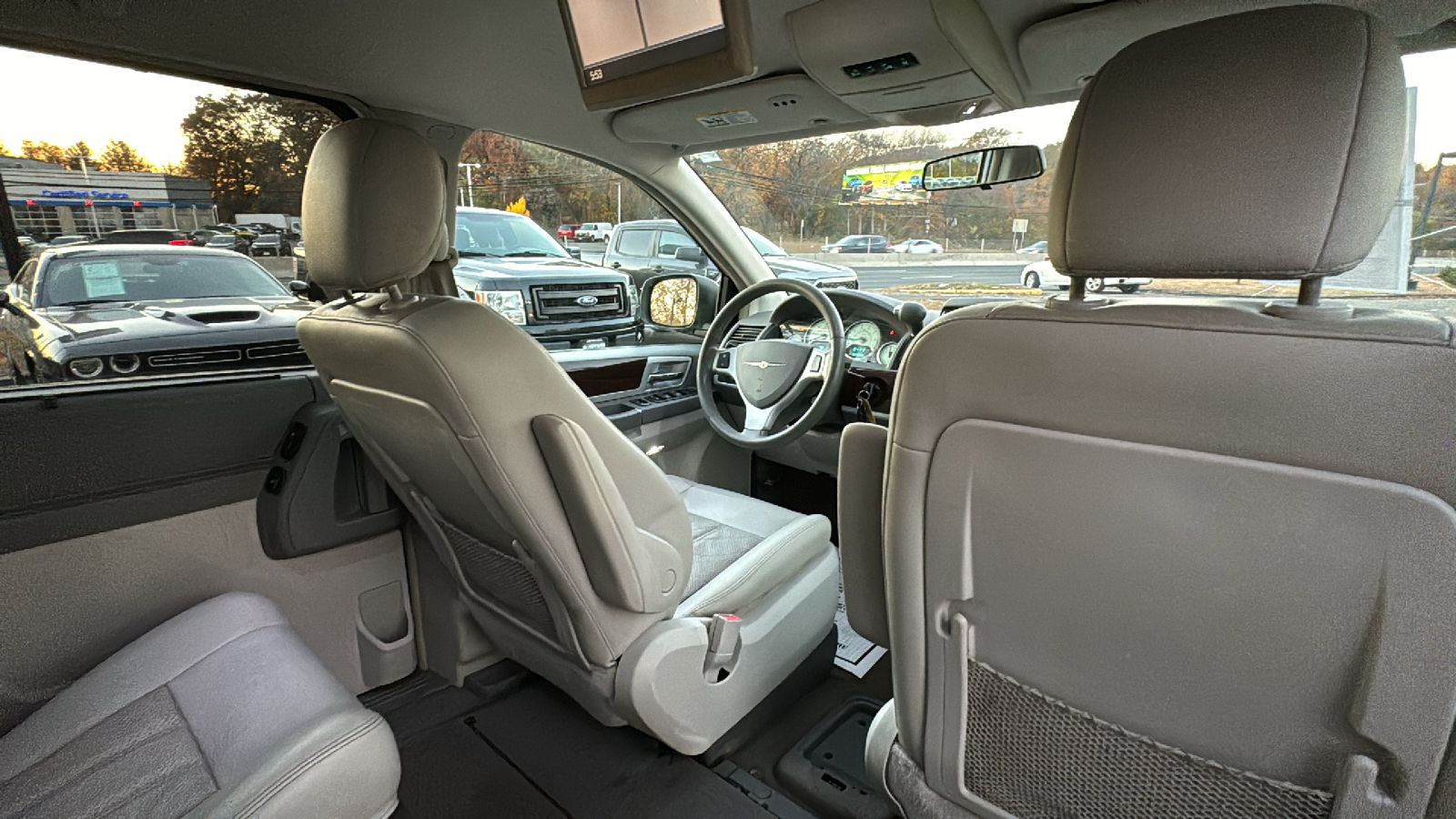 2009 Chrysler Town and Country  28