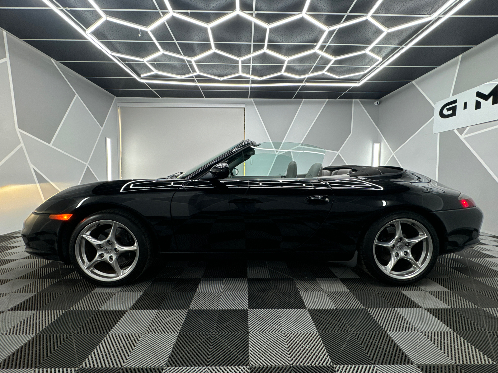 2004 Porsche 911 Carrera 4 Cabriolet 2D 10