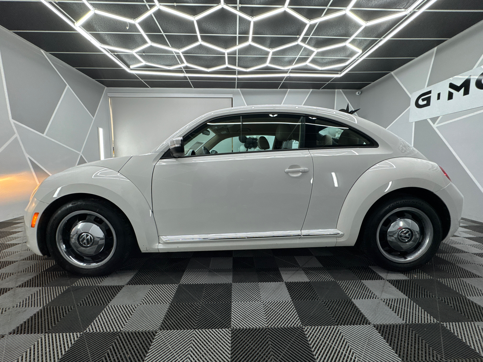 2013 Volkswagen Beetle 2.5L Hatchback 2D 3