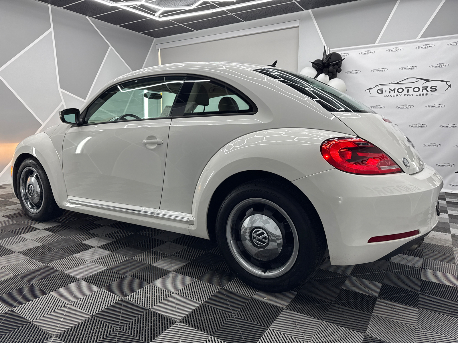 2013 Volkswagen Beetle 2.5L Hatchback 2D 4