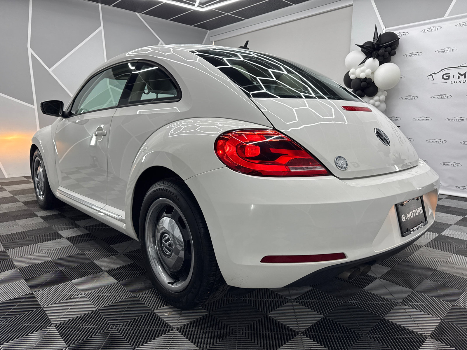 2013 Volkswagen Beetle 2.5L Hatchback 2D 5