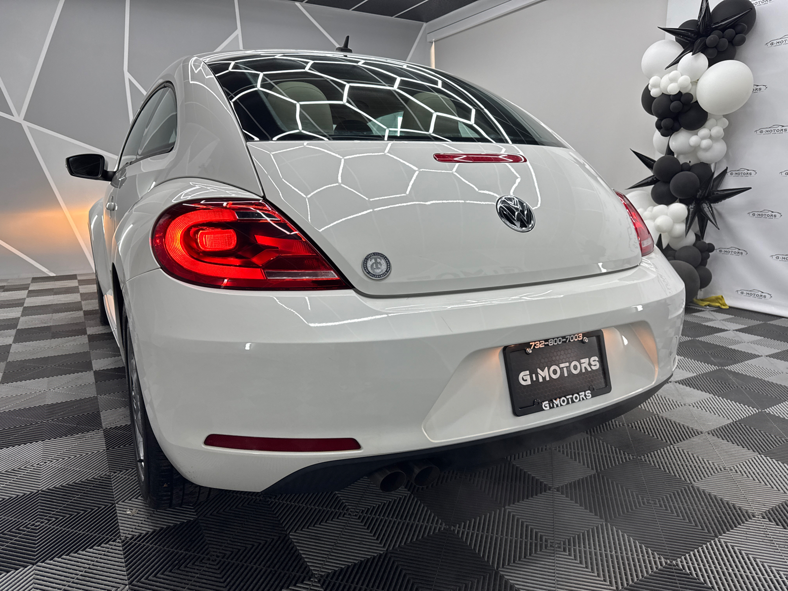 2013 Volkswagen Beetle 2.5L Hatchback 2D 6