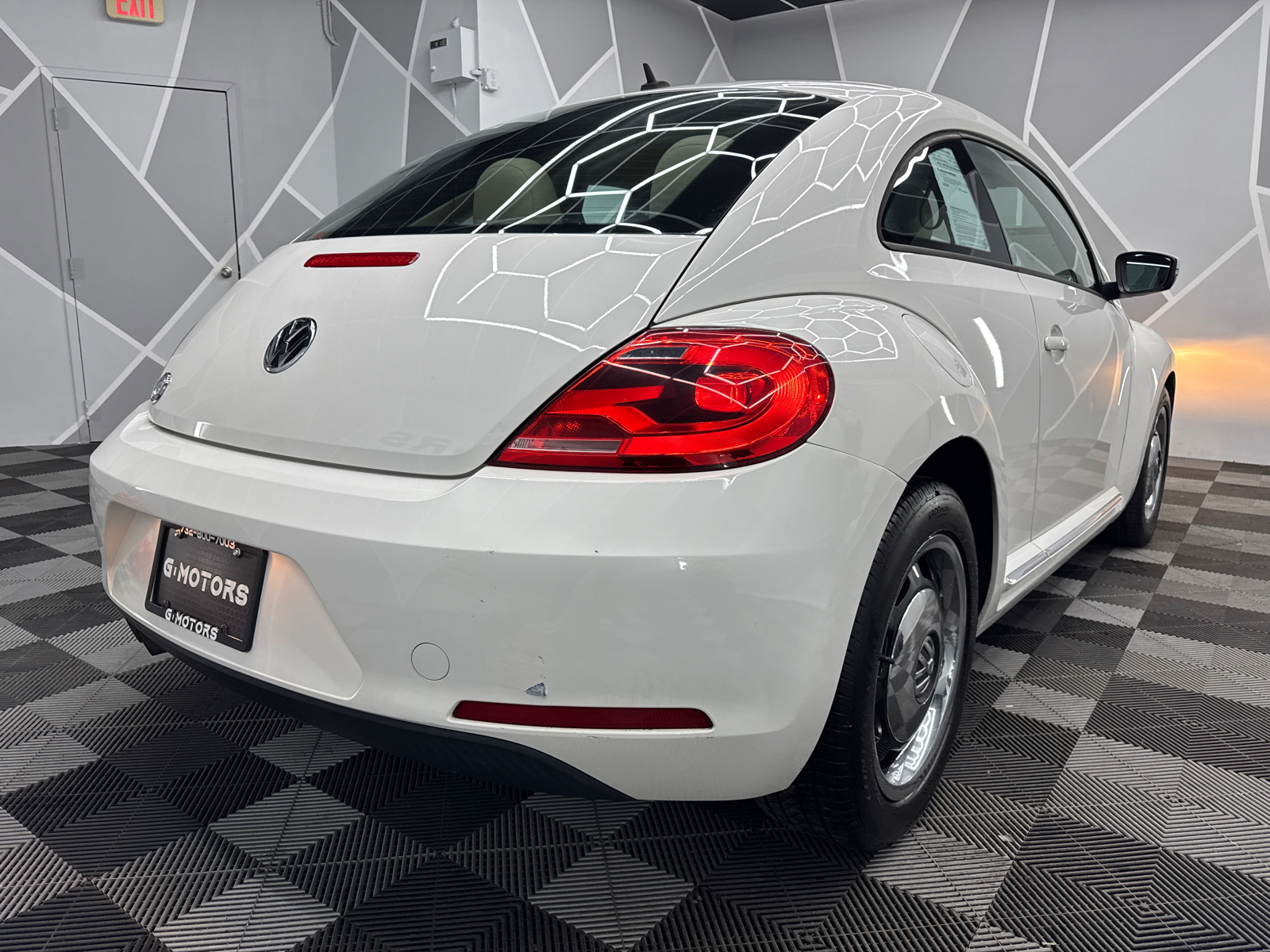 2013 Volkswagen Beetle 2.5L Hatchback 2D 9