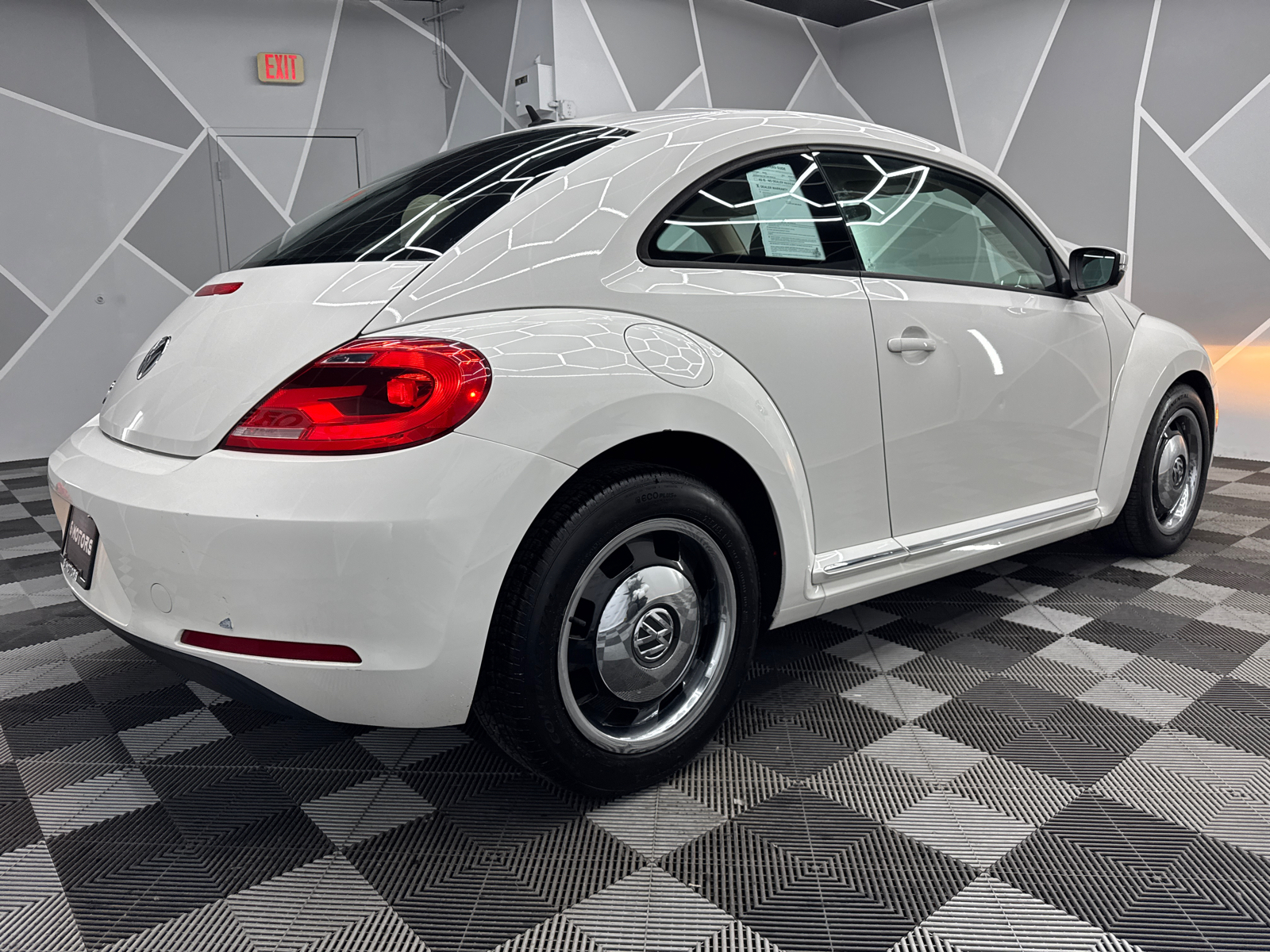 2013 Volkswagen Beetle 2.5L Hatchback 2D 10