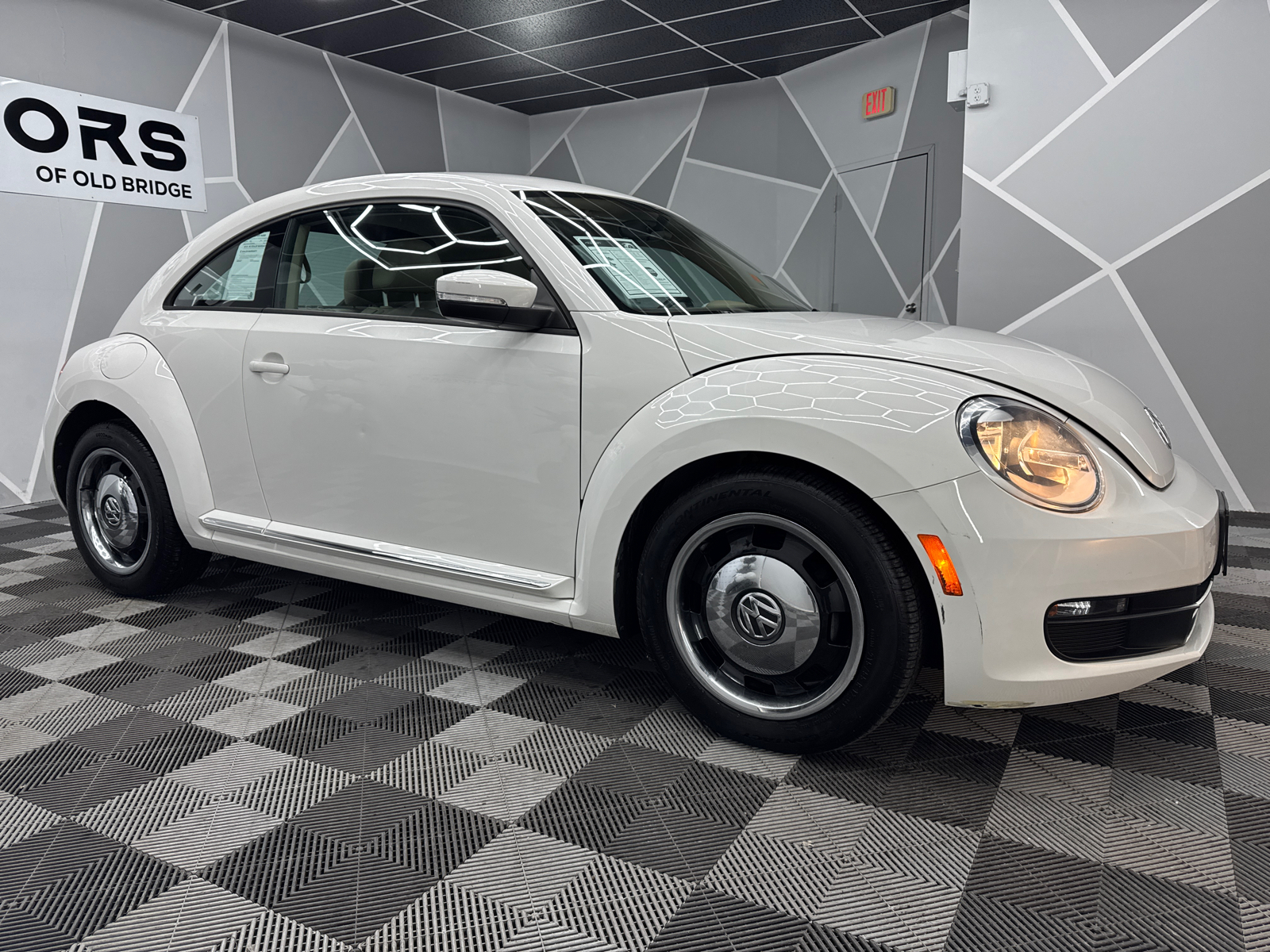 2013 Volkswagen Beetle 2.5L Hatchback 2D 12