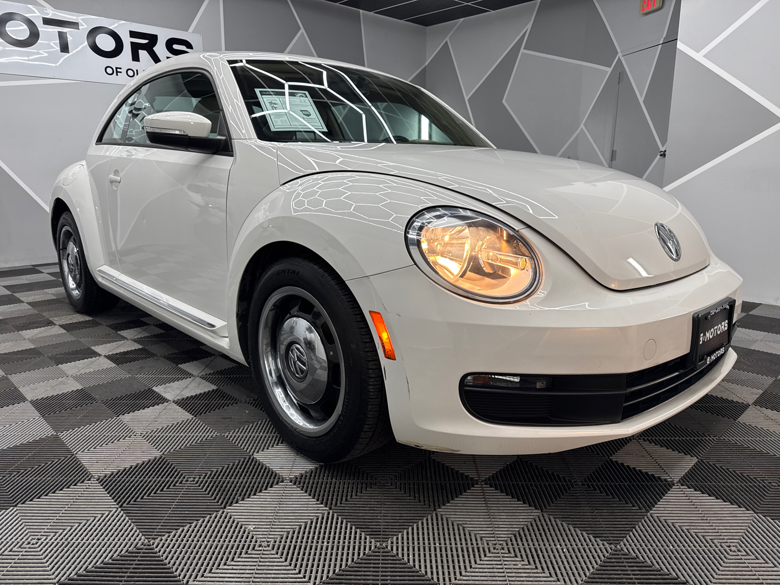 2013 Volkswagen Beetle 2.5L Hatchback 2D 13