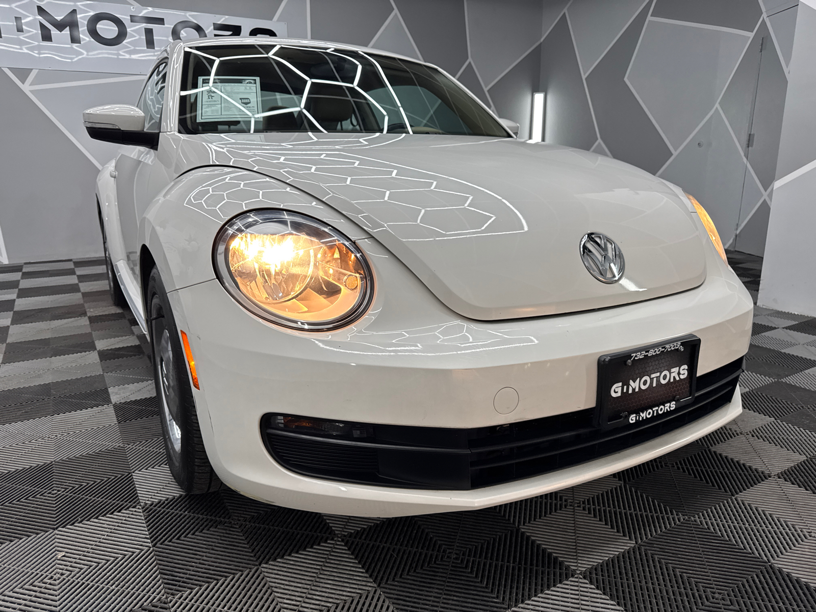 2013 Volkswagen Beetle 2.5L Hatchback 2D 14