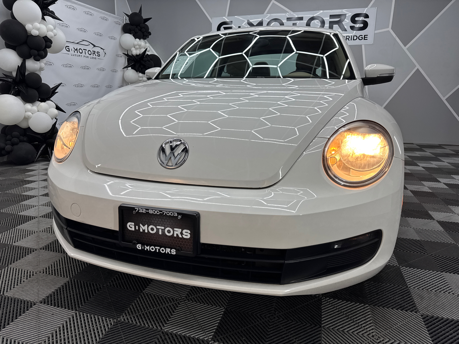 2013 Volkswagen Beetle 2.5L Hatchback 2D 16