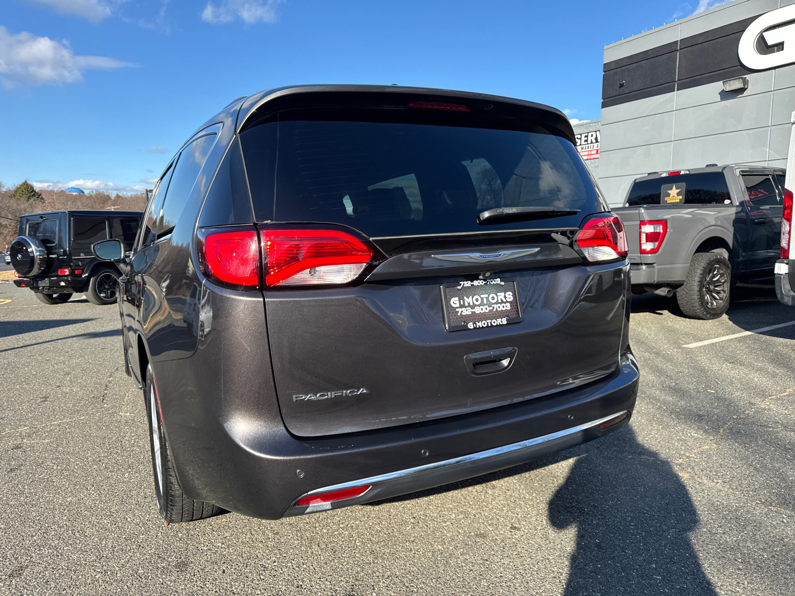 2017 Chrysler Pacifica Touring-L Minivan 4D 6