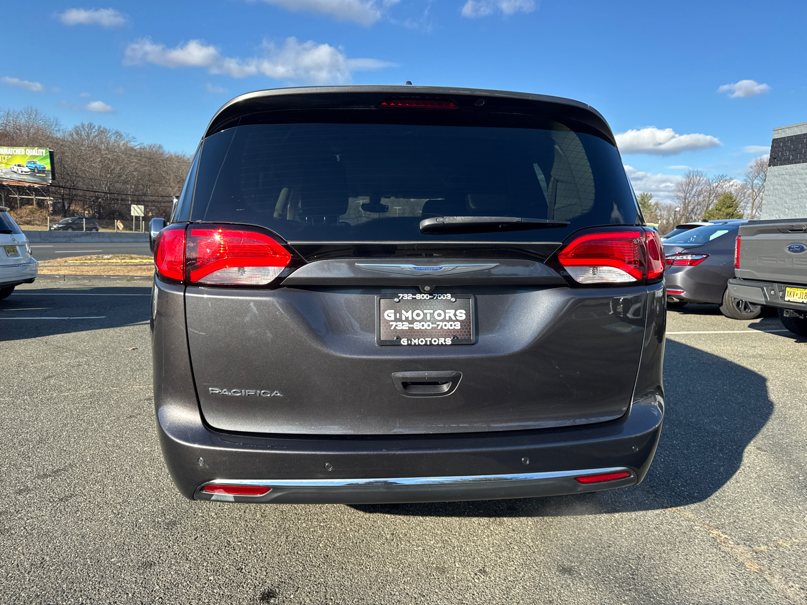 2017 Chrysler Pacifica Touring-L Minivan 4D 7