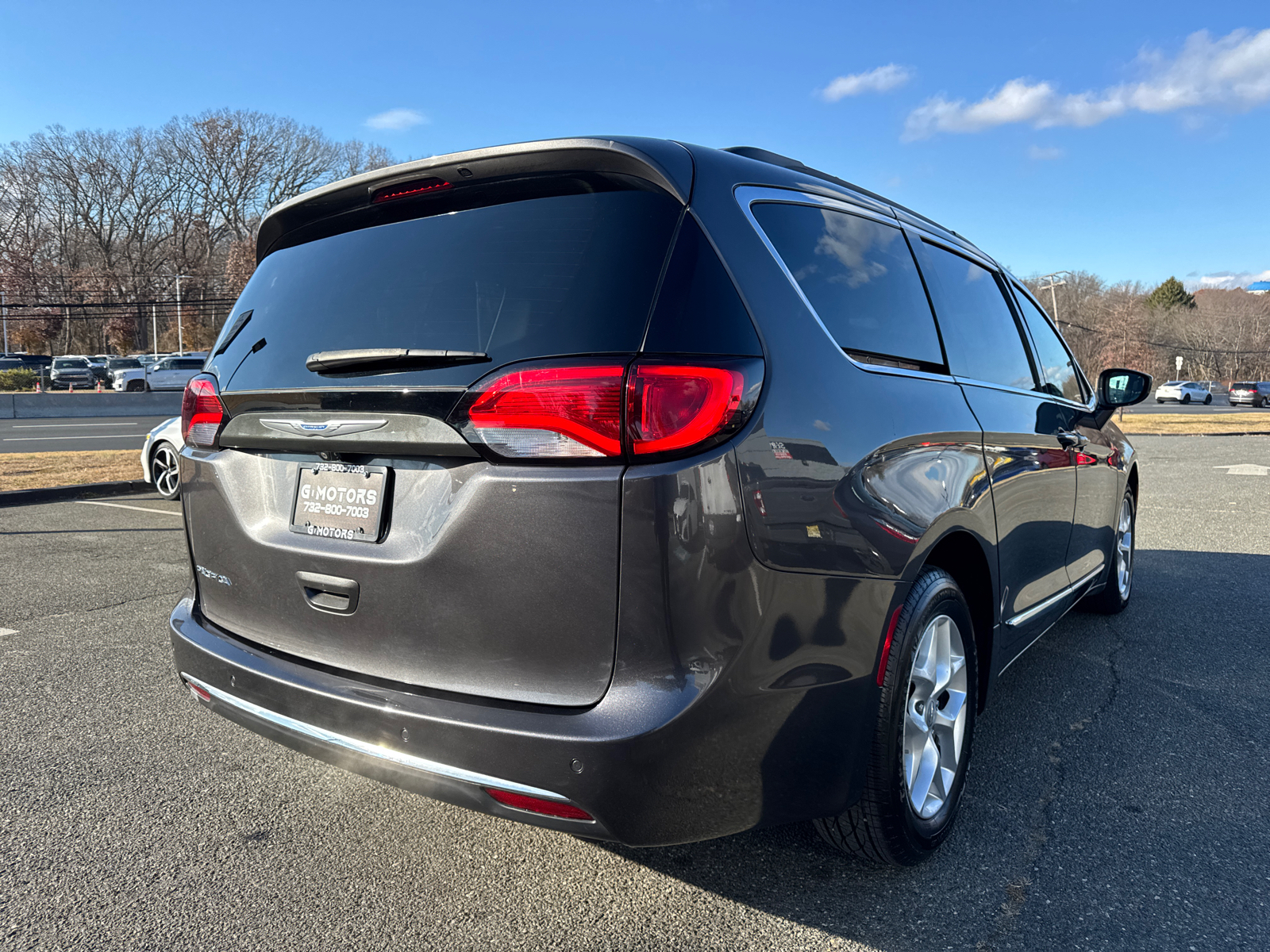 2017 Chrysler Pacifica Touring-L Minivan 4D 9