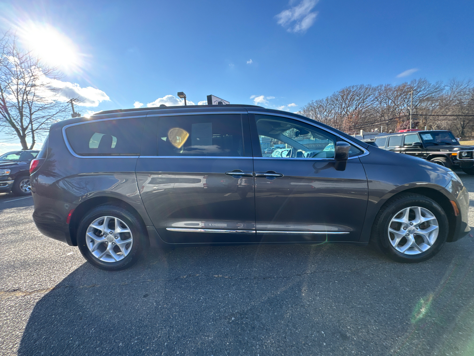 2017 Chrysler Pacifica Touring-L Minivan 4D 11