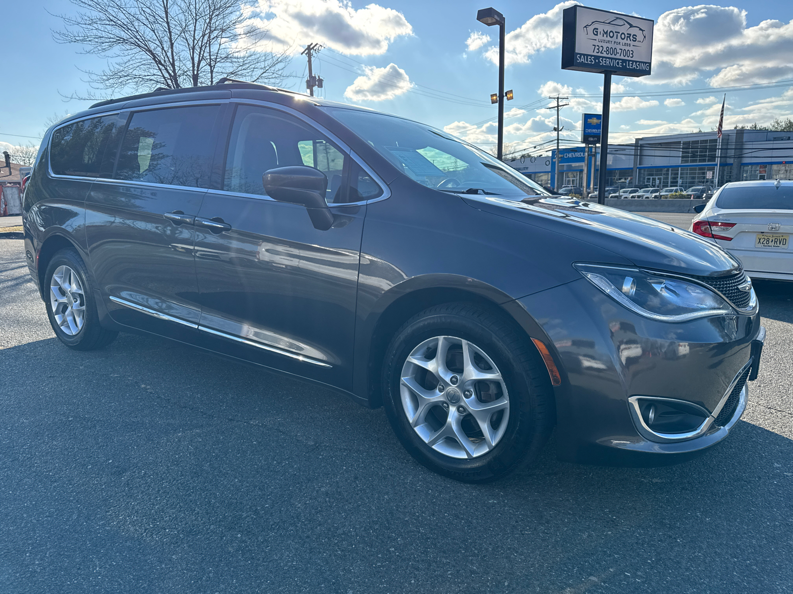 2017 Chrysler Pacifica Touring-L Minivan 4D 12