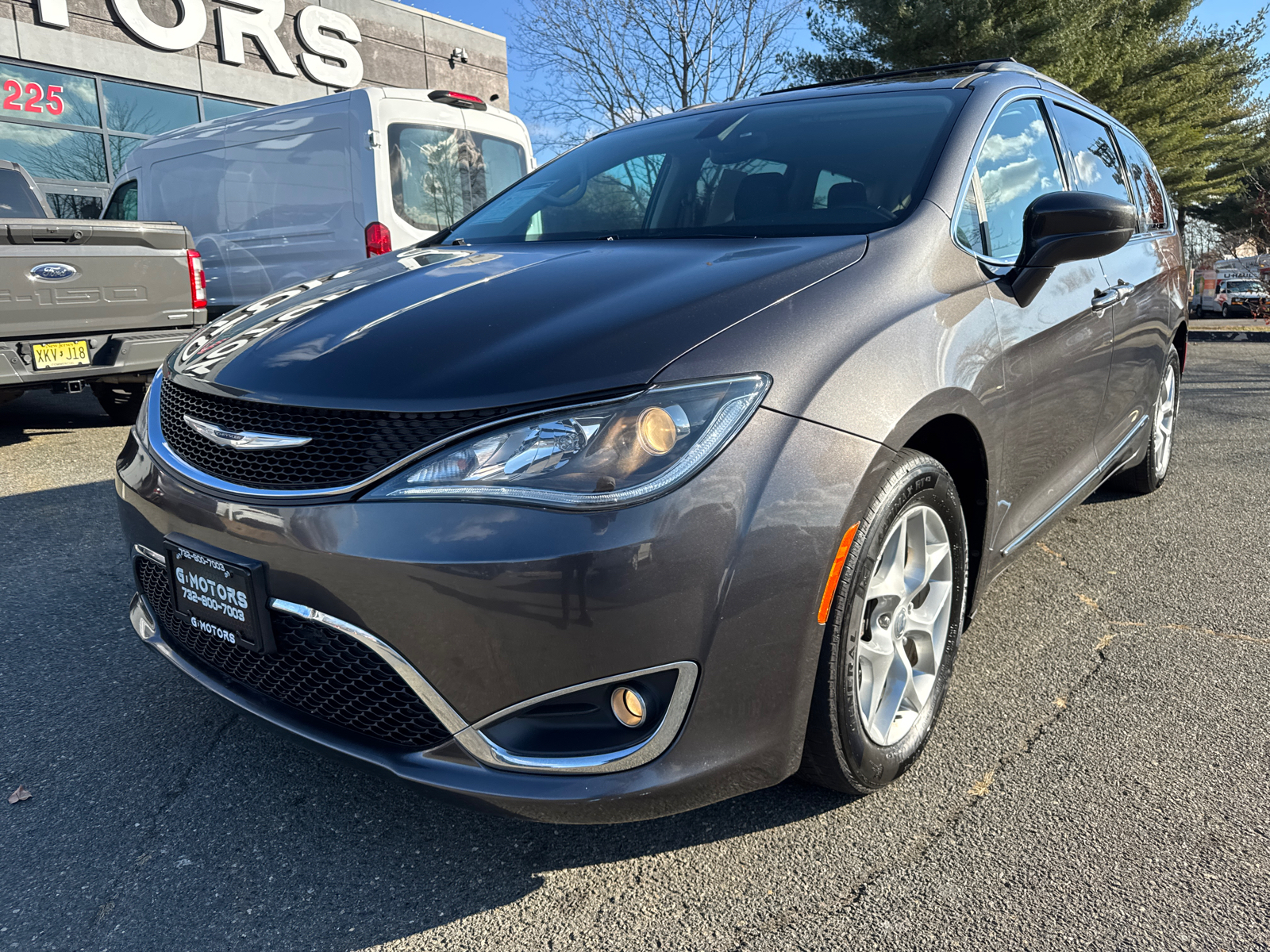 2017 Chrysler Pacifica Touring-L Minivan 4D 17