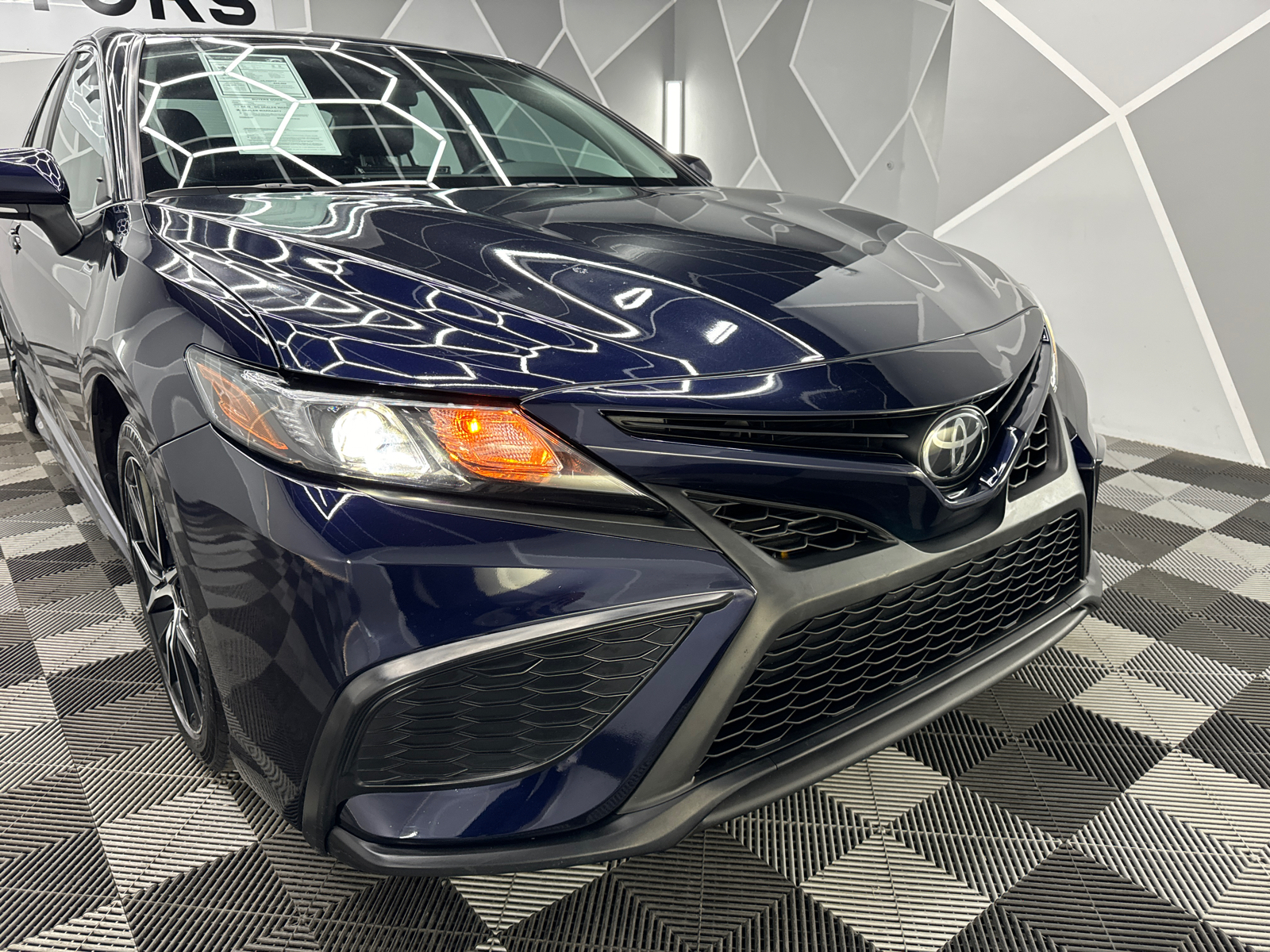 2022 Toyota Camry SE Sedan 4D 14