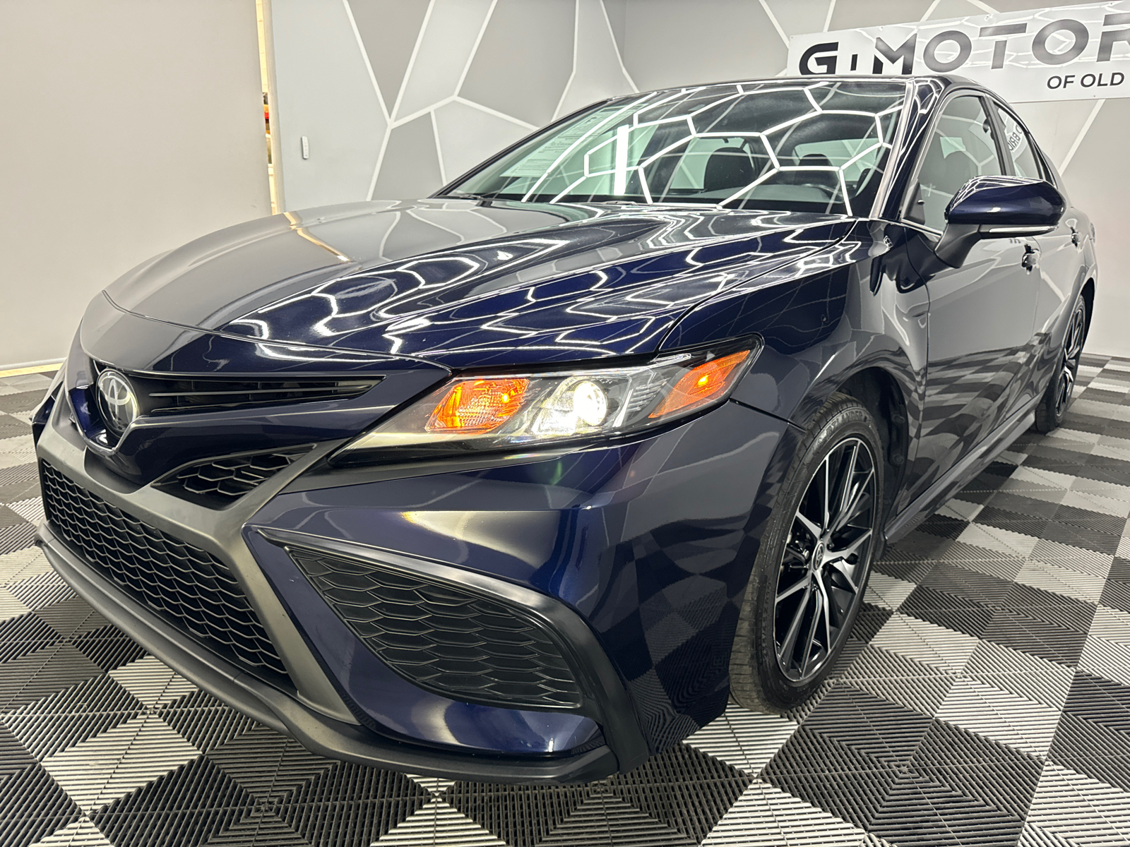 2022 Toyota Camry SE Sedan 4D 17