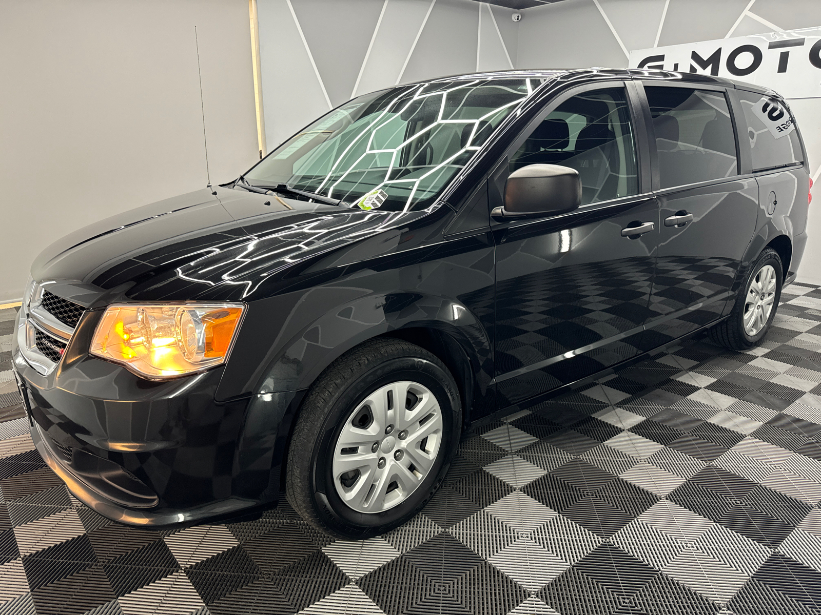 2019 Dodge Grand Caravan Passenger SE Plus Minivan 4D 2