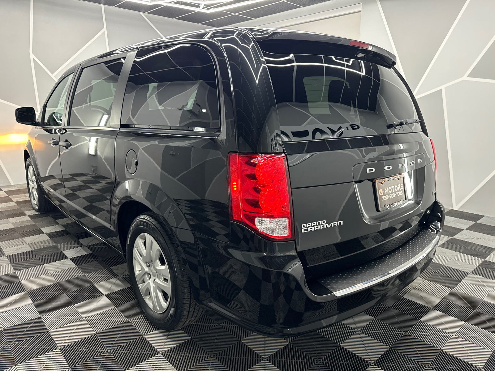 2019 Dodge Grand Caravan Passenger SE Plus Minivan 4D 5