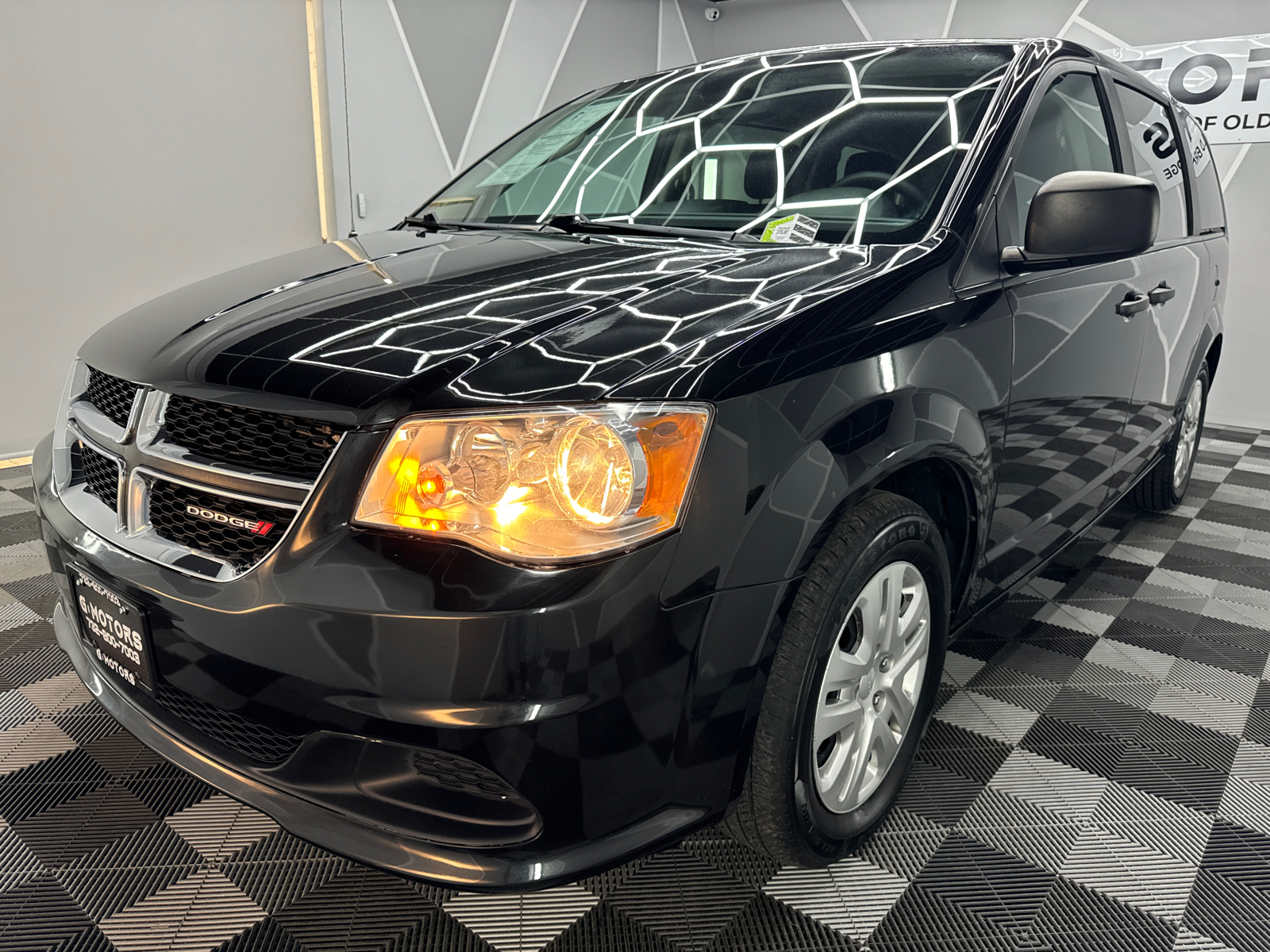 2019 Dodge Grand Caravan Passenger SE Plus Minivan 4D 17